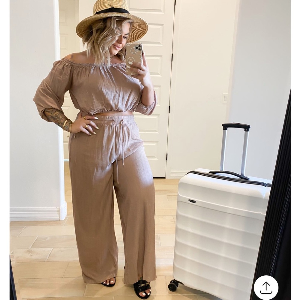 NWT Lulu’s Set: Off-the-shoulder top & pants two piece set